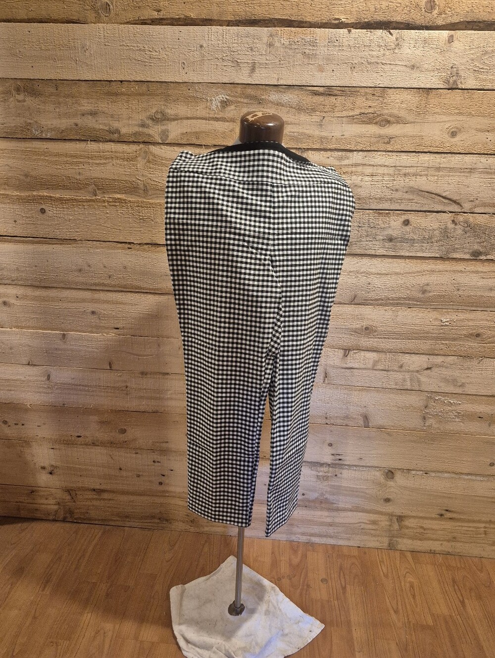 5/$30 Or 10/$50 Women's Black & White Gingham 3/4 Pants